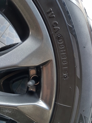 ขายล้อ Mazda 2 SKYACTIV ขอบ15 สีกัน (4รู100)พร้อมยาง185/60/15 ปี15