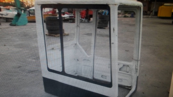 ขายเก๋งรถขุด KOMATSU PC100-200/3,5 ขายตามภาพ ขาดกระจก ขาย9,000 บาท ขายเก๋งรถขุด KOMATSU PC100-200/3,5 ขายตามภาพ ขาดกระจก ขาย9,000 บาท