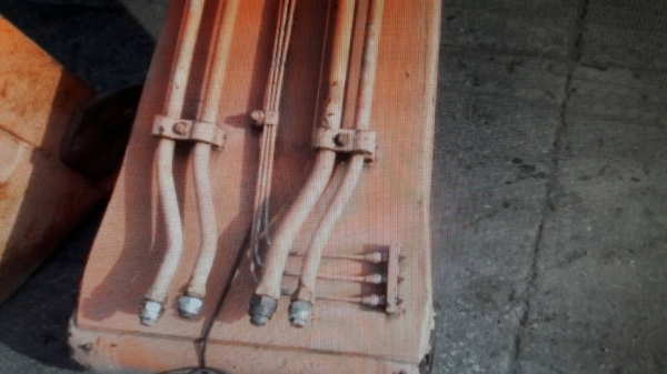 ขายด่วน*****บูมยาว 15 เมตร  สำหรับรถขุด HITACHI  EX200พร้อมบุ้งกี๋ และกระบอก  ขายราคา200,000บาท