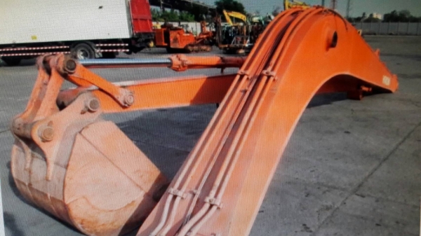 ขายด่วน*****บูมยาว 15 เมตร  สำหรับรถขุด HITACHI  EX200พร้อมบุ้งกี๋ และกระบอก  ขายราคา200,000บาท