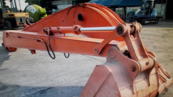 ขายด่วน*****บูมยาว 15 เมตร  สำหรับรถขุด HITACHI  EX200พร้อมบุ้งกี๋ และกระบอก  ขายราคา200,000บาท