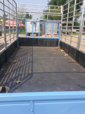 ขายกระบะพร้อมรั้วเหล็ก ISUZU NPR ยาว 4.5 เมตร กว้าง 2.15เมตร ครัทซีกว้าง 0.75 เมตร พื้นปูเหล็ก ศุภากร 081-1903107,089-5367218