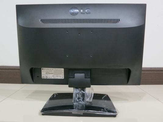 จอคอมพ์ LG 19 นิ้ว รุ่น E1941 สภาพใหม่ มีกล่อง สาย DVI คู่มือ CD