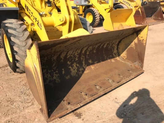 ขายรถตักล้อยาง KOMATSU WA100-3 รถนอกนำเข้าเองจากญี่ปุ่น สภาพสวยพร้อมใช้งาน มีVDOการทำงานครับ ขายรถตักล้อยาง KOMATSU WA100-3 รถนอกนำเข้าเองจากญี่ปุ่น สภาพสวยพร้อมใช้งาน มีVDOการทำงานครับ