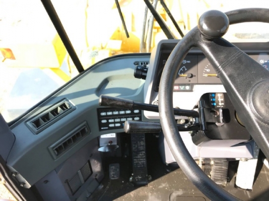 ขายรถตักล้อยาง KOMATSU WA100-3 รถนอกนำเข้าเองจากญี่ปุ่น สภาพสวยพร้อมใช้งาน มีVDOการทำงานครับ