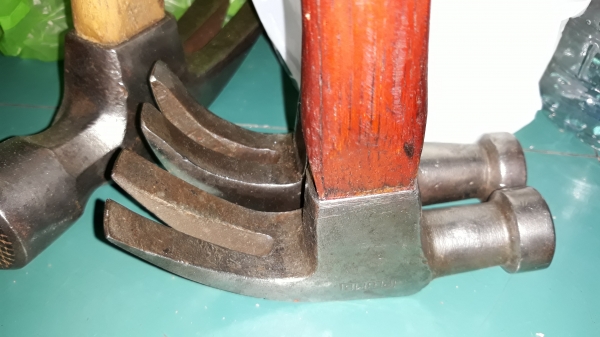 ขายค้อนหงอน 16OZ. PLUMB MADE IN USA.ด้ามไม้มือสองสภาพดี