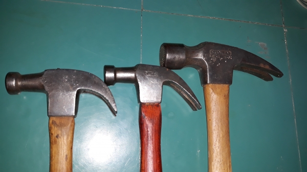 ขายค้อนหงอน 16OZ. PLUMB MADE IN USA.ด้ามไม้มือสองสภาพดี ขายค้อนหงอน 16OZ. PLUMB MADE IN USA.ด้ามไม้มือสองสภาพดี