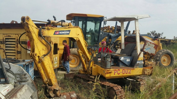 2คัน"380,000"บาท PC30รุ่น6พร้อมหัวเจาะ1หัว