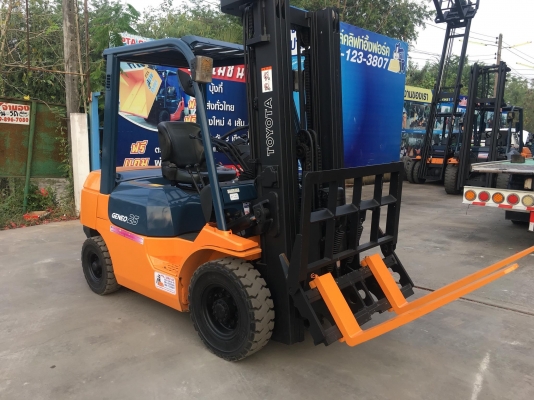 ขายรถโฟล์คลิฟท์ตักยางพาราตักยางก้อนยางถ้วยและเศษยาง