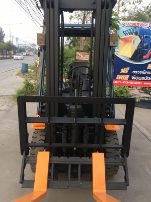 ขายรถโฟล์คลิฟท์ตักยางพาราตักยางก้อนยางถ้วยและเศษยาง