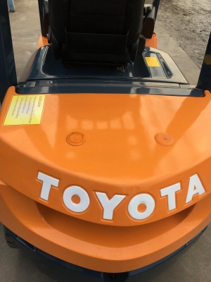 ขายรถโฟล์คลิฟท์ตักยางพาราตักยางก้อนยางถ้วยและเศษยาง