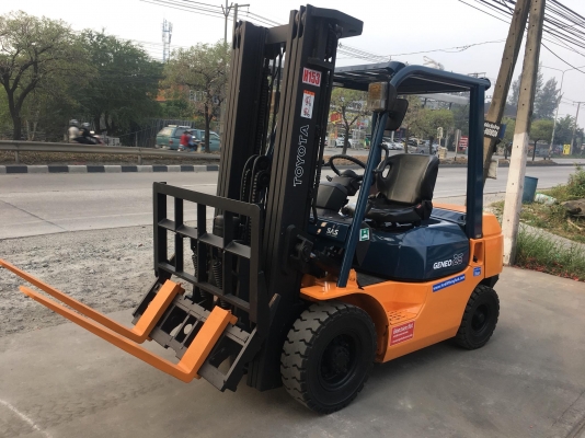 ขายรถโฟล์คลิฟท์ตักยางพาราตักยางก้อนยางถ้วยและเศษยาง