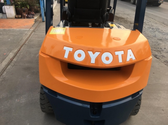 ขายรถโฟล์คลิฟท์ตักยางพาราตักยางก้อนยางถ้วยและเศษยาง