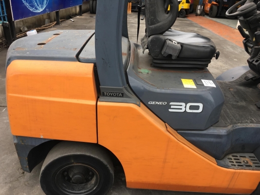 ขายรถโฟล์คลิฟท์ตักยางพาราตักยางก้อนยางถ้วยและเศษยาง