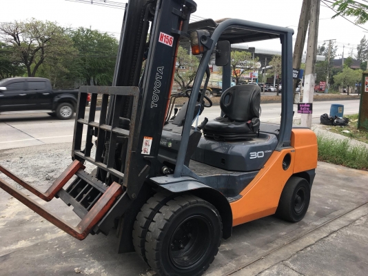 ขายรถโฟล์คลิฟท์ตักยางพาราตักยางก้อนยางถ้วยและเศษยาง