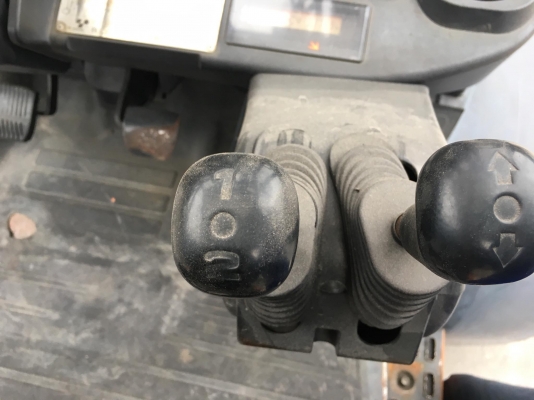 ขายรถโฟล์คลิฟท์ตักยางพาราตักยางก้อนยางถ้วยและเศษยาง