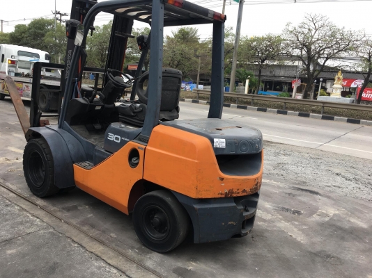 ขายรถโฟล์คลิฟท์ตักยางพาราตักยางก้อนยางถ้วยและเศษยาง