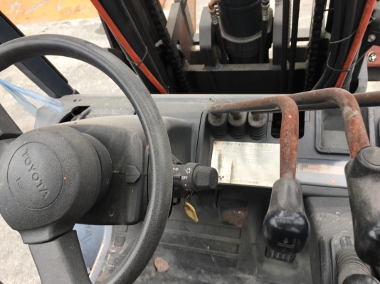 ขายรถโฟล์คลิฟท์ตักยางพาราตักยางก้อนยางถ้วยและเศษยาง