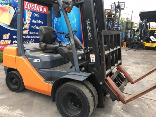 ขายรถโฟล์คลิฟท์ตักยางพาราตักยางก้อนยางถ้วยและเศษยาง