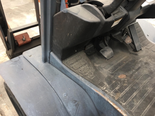 ขายรถโฟล์คลิฟท์ตักยางพาราตักยางก้อนยางถ้วยและเศษยาง