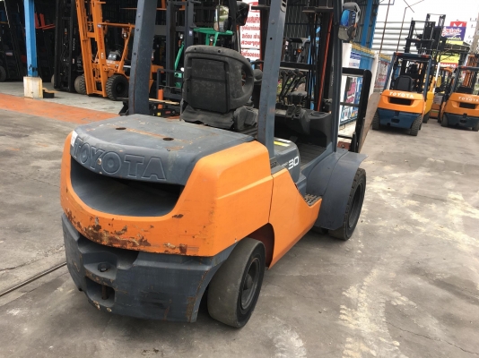 ขายรถโฟล์คลิฟท์ตักยางพาราตักยางก้อนยางถ้วยและเศษยาง