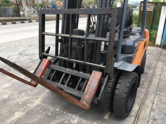 ขายรถโฟล์คลิฟท์ตักยางพาราตักยางก้อนยางถ้วยและเศษยาง