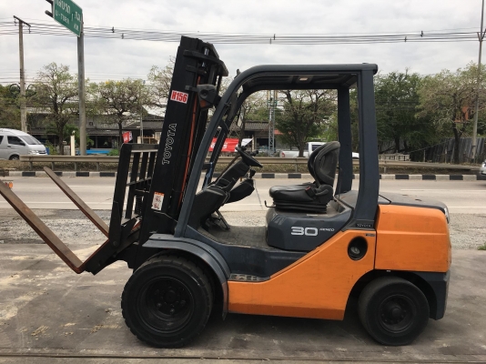 ขายรถโฟล์คลิฟท์ตักยางพาราตักยางก้อนยางถ้วยและเศษยาง