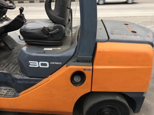 ขายรถโฟล์คลิฟท์ตักยางพาราตักยางก้อนยางถ้วยและเศษยาง