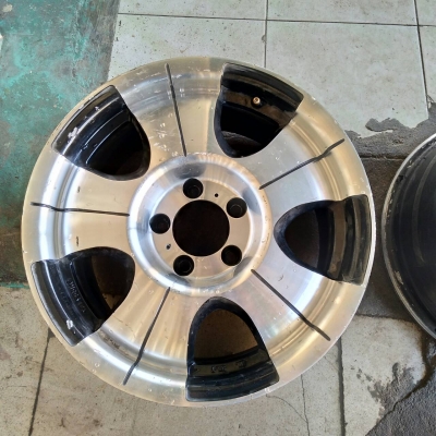 ขอบ16นิ้ว5รู114 ชุดนี้ราคา 5900 บาท