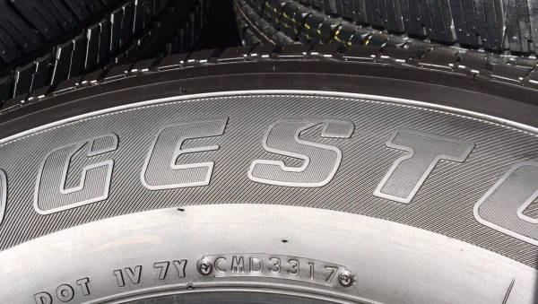 ล้อแม็กป้ายแดง Toyota Revo ขอบ17 พร้อมยางป้ายแดง Bridgestone 265-65-17 ปลายปี 17