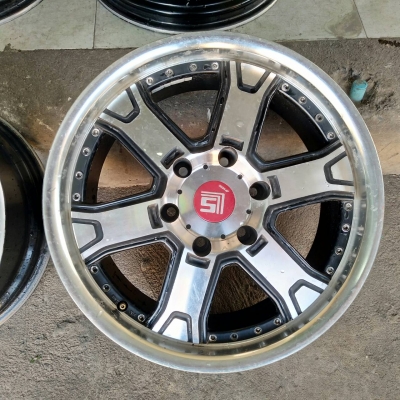 ขอบ18นิ้ว6รู  ชุดนี้ราคา 6500 บาท