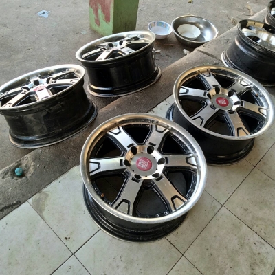 ขอบ18นิ้ว6รู  ชุดนี้ราคา 6500 บาท