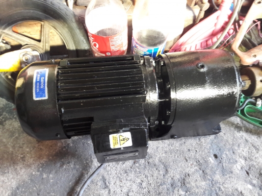 ขาย!! มอเตอร์เกียร์.ขนาด2แรง380v.รอบ1:40(36รอบต่อนาที) ขาย!! มอเตอร์เกียร์.ขนาด2แรง380v.รอบ1:40(36รอบต่อนาที)