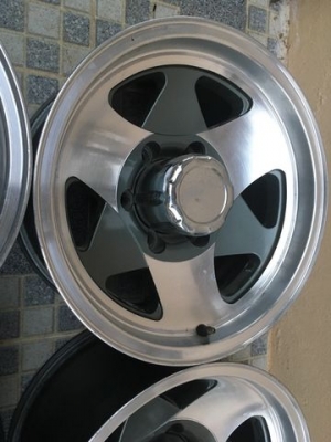 แมกซ์ขอบ15กว้าง8นิ้ว 6รู กระบะทั่วไป ออฟเซต-20 ฝาครบ พร้อมใช้