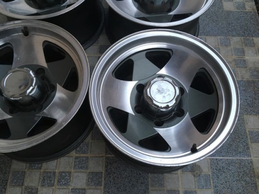 แมกซ์ขอบ15กว้าง8นิ้ว 6รู กระบะทั่วไป ออฟเซต-20 ฝาครบ พร้อมใช้