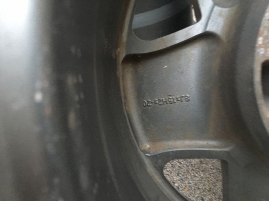 แมกซ์ขอบ15กว้าง8นิ้ว 6รู กระบะทั่วไป ออฟเซต-20 ฝาครบ พร้อมใช้