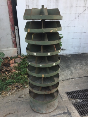 ชั้นใส่น็อตกลม