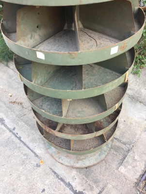 ชั้นใส่น็อตกลม