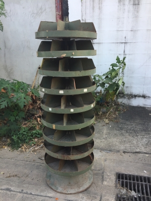 ชั้นใส่น็อตกลม