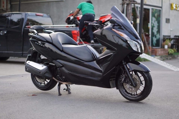 ร้าน วุฒิ นนบุรี Honda forza 300 สวยๆเดิมๆ