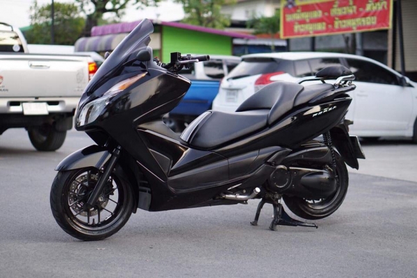 ร้าน วุฒิ นนบุรี Honda forza 300 สวยๆเดิมๆ