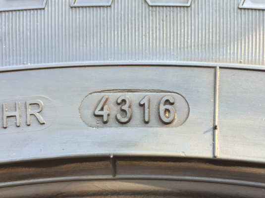 ยาง Goodyear 265 65 17 ปลายปี16 ดอกเต็ม ไม่มีปะ เนื้อนิ่มๆ ใช้ยาว ราคาไม่แพง