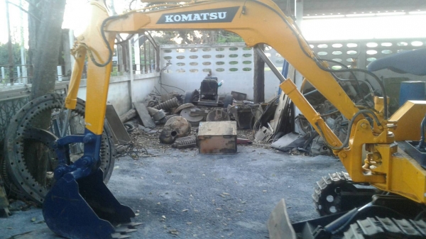 ขายด่วนครับ PC15-3 รถไม่มีเครื่องอย่างเดียว ขายด่วนครับ PC15-3 รถไม่มีเครื่องอย่างเดียว