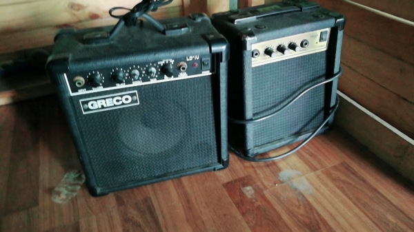 ขายตู้เเอม กีต้าเก่าญี่ปุ่น 2 ตู้ 1000 บาท