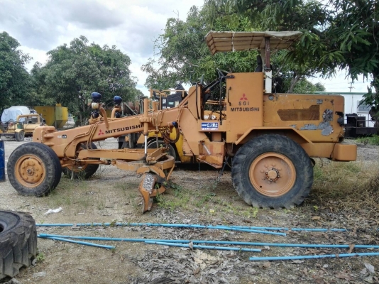 Mitsubishi/ รถเกรด 4 ล้อ เอวตรง ตามสภาพเก็บนิ๊ดเดียวก็ลุยได้