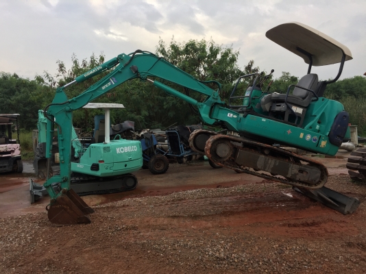 ขายรถขุดเล็กยอดนิยมโคมัสสุpc-27r8รุ่น8เท่าpc30 เก่านอกพร้อมใช้งาน