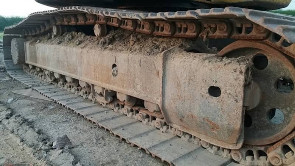 ขาย 1,150,000 KOMATSU pc 228 USLC พร้อมไลหัวเจาะใส่หัวเจาะได้เลย (ขนาดเท่า 200) สภาพเก่านอก 8,320 ชม.ไฟฟ้าครบ เครื่องดี ปั้มแรง เอวแน่น ช่วงล่างเต็ม เอกสารอินวอยทร์ รถสวยพร้อมใช้ รถอยู่ กทม. 090-772-3710 090-772-3708