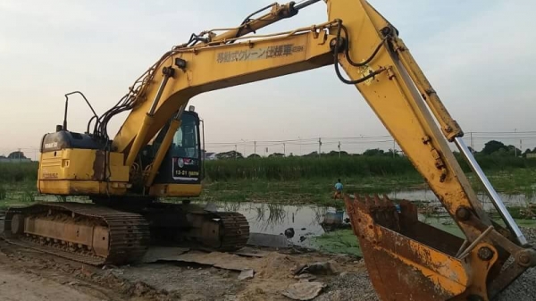 ขาย 1,150,000 KOMATSU pc 228 USLC พร้อมไลหัวเจาะใส่หัวเจาะได้เลย (ขนาดเท่า 200) สภาพเก่านอก 8,320 ชม.ไฟฟ้าครบ เครื่องดี ปั้มแรง เอวแน่น ช่วงล่างเต็ม เอกสารอินวอยทร์ รถสวยพร้อมใช้ รถอยู่ กทม. 090-772-3710 090-772-3708