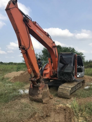 ขาย 980,000 HITACHI ZX 135 US เก่านอกมา 5 เดือน พร้อมใช้งานทุกระบบ เอกสารอินวอย ไฟฟ้าครบ ช่วงล่างดี เครื่องปั้มดีแรง เอวแน่น รถสวยพร้อมใช้ รถอยู่ ราชบุรี 090-772-3710 090-772-3708