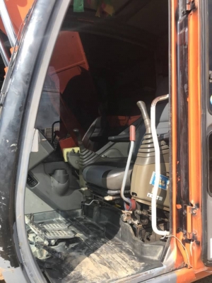 ขาย 980,000 HITACHI ZX 135 US เก่านอกมา 5 เดือน พร้อมใช้งานทุกระบบ เอกสารอินวอย ไฟฟ้าครบ ช่วงล่างดี เครื่องปั้มดีแรง เอวแน่น รถสวยพร้อมใช้ รถอยู่ ราชบุรี 090-772-3710 090-772-3708